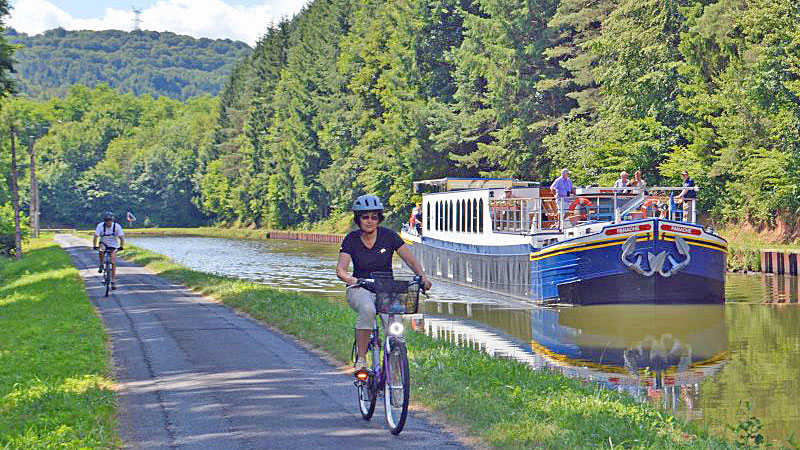 Enjoy cycling along the tow path