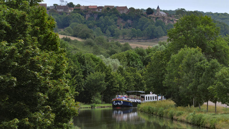 Enjoy a Springtime barge cruise in Burgundy